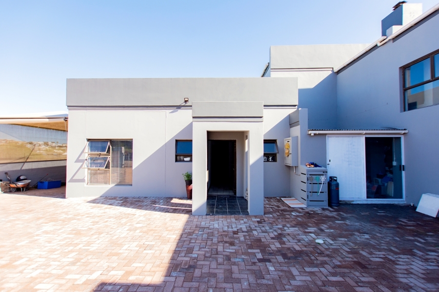 7 Bedroom Property for Sale in Myburgh Park Western Cape